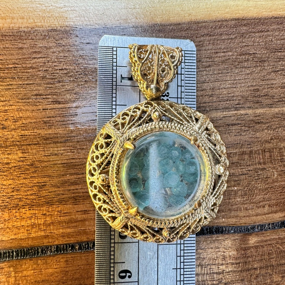 Vintage Turkish Gold Filigree Pendant with Apatite Gemstones - Picture 6 of 6
